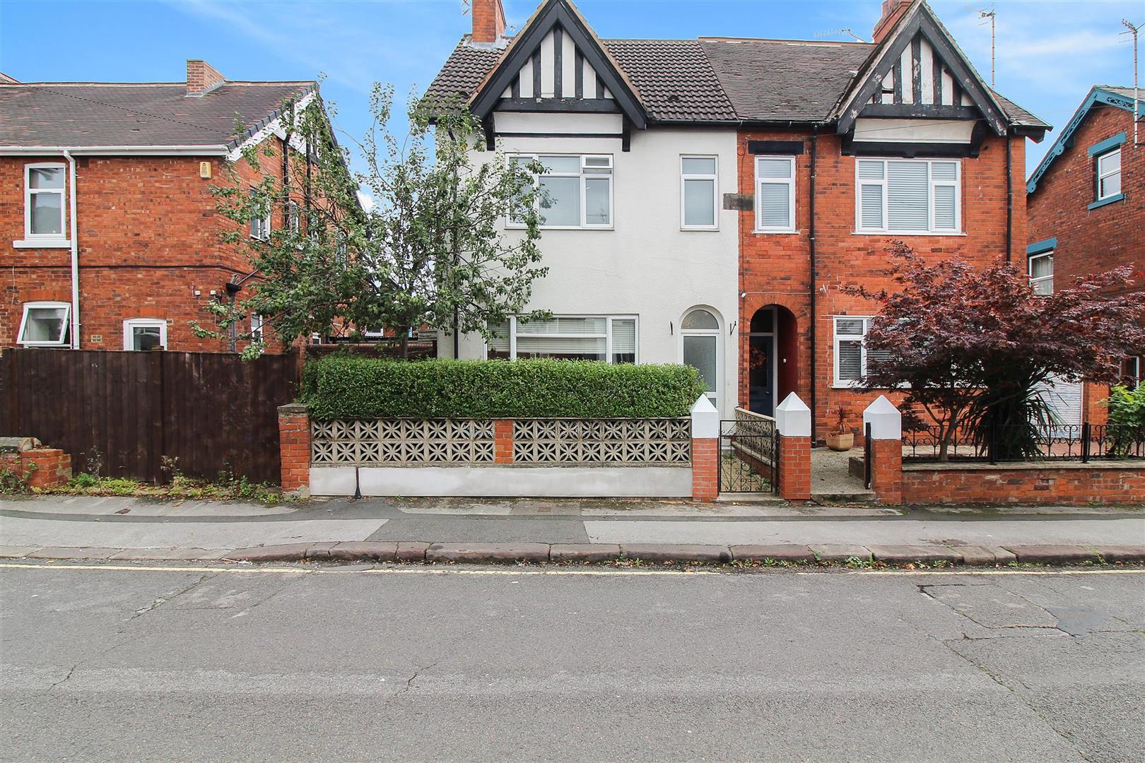 4 bed property in Fairfield Road, Chesterfield